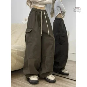 Vêtement féminin japonais, look cargo moderne