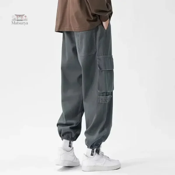 Pantalon japonais cargo avec design pratique et tendance