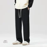 Pantalon japonais avec design moderne
