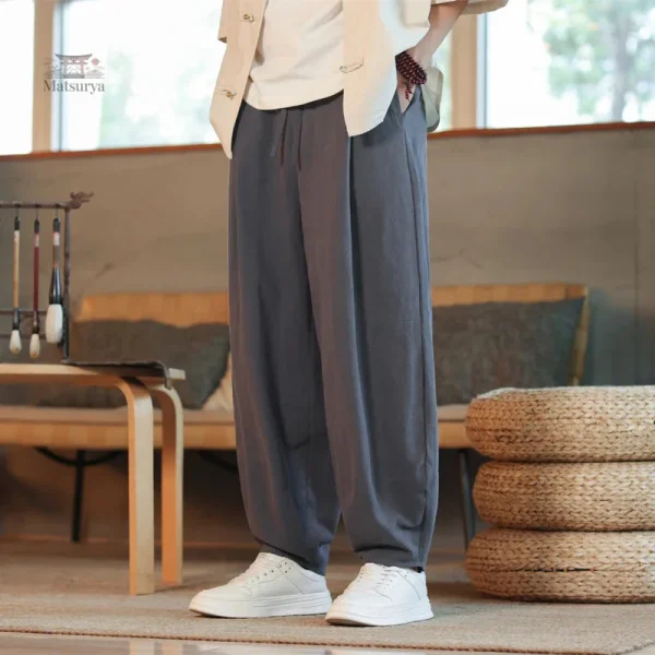 Pantalon décontracté avec coupe japonaise moderne