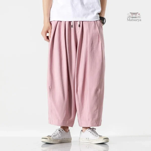 Look moderne avec pantalon décontracté japonais