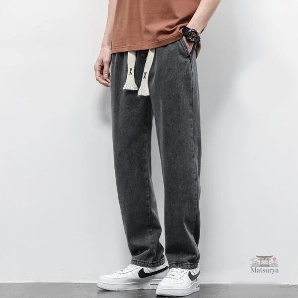 Pantalon denim, essentiel du dressing