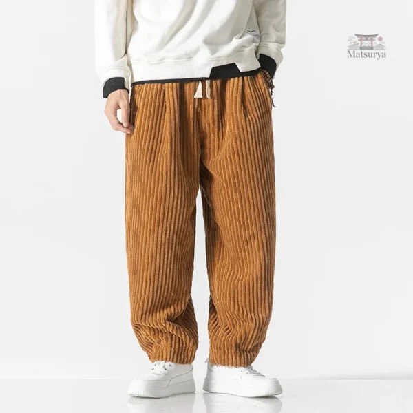 Pantalon japonais en tissu côtelé doux