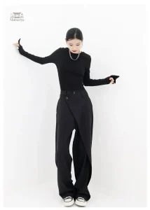 Pantalon femme style japonais avec coupe tendance