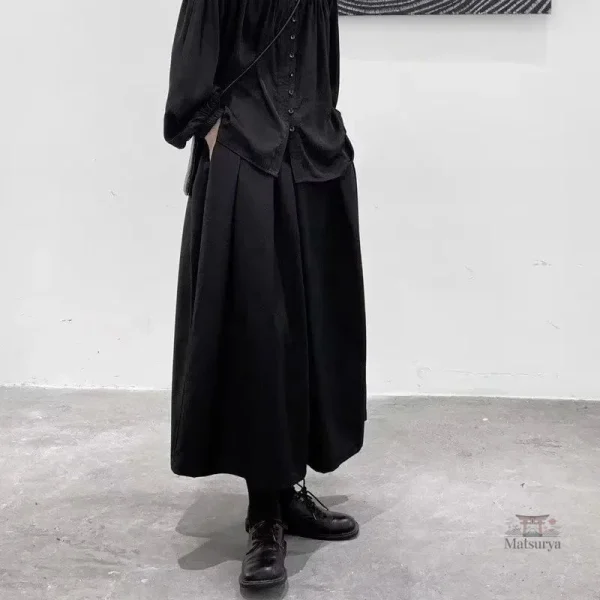 Pantalon japonais homme au design ample