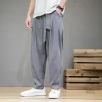 Pantalon Japonais avec Design Contemporain
