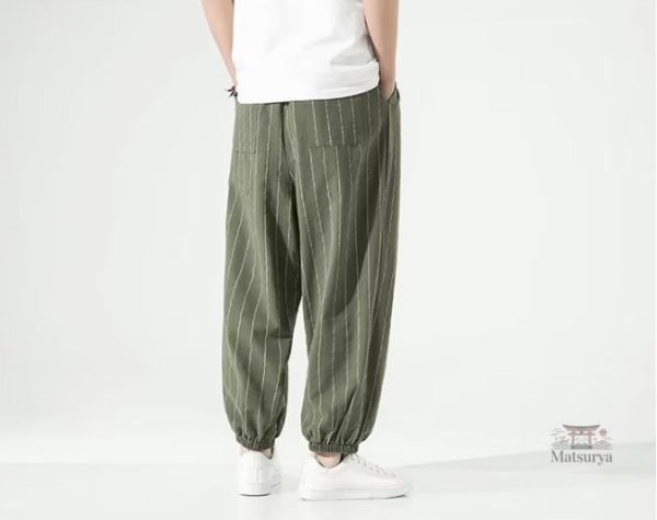 Pantalon style japonais avec design rayé chic