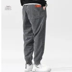 Mode japonaise : pantalon en velours côtelé