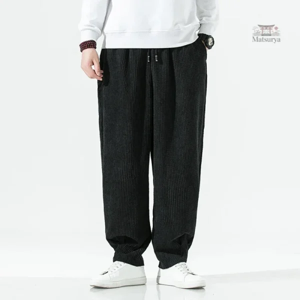 Pantalon confortable aux lignes japonaises élégantes
