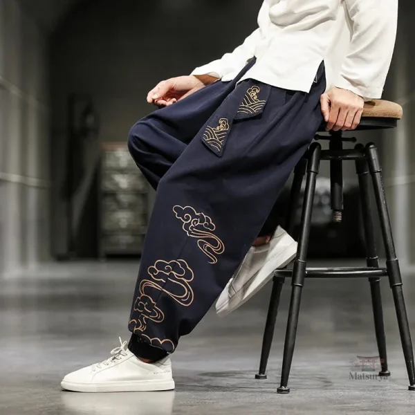 Pantalon large inspiré de la mode japonaise