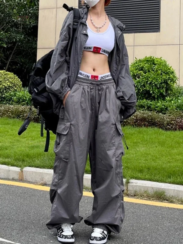 Mode féminine : pantalon parachute décontracté