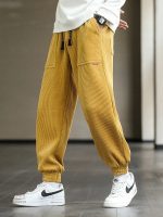 Pantalon côtelé : essentiel de la mode japonaise