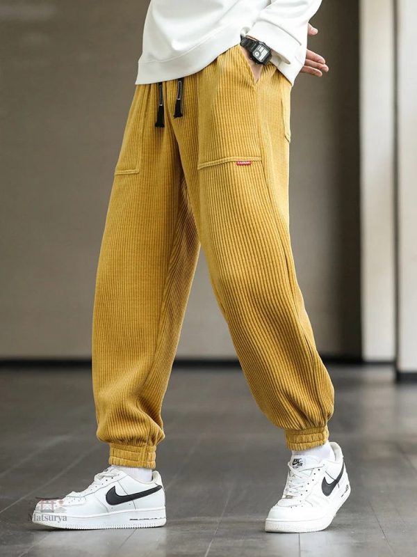 Pantalon côtelé : essentiel de la mode japonaise