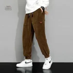 Mode japonaise : pantalon en velours côtelé
