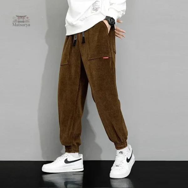 Mode japonaise : pantalon en velours côtelé