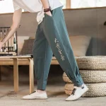 Pantalon style japonais pour un look décontracté