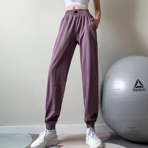 Pantalon femme au design japonais moderne