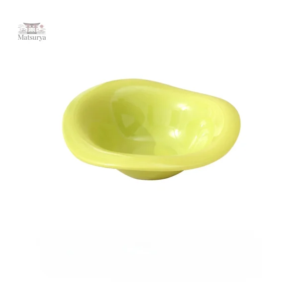 Petit bol artisanal japonais aux contours asymétriques