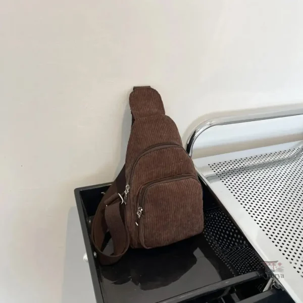 Petit sac en velours côtelé pratique