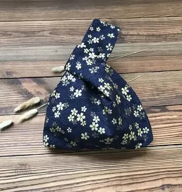 petit-sac-japonais-sakura-1 Petit Sac Japonais Sakura en design floral élégant