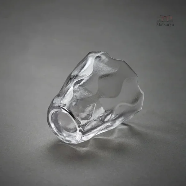Verre japonais traditionnel pour déguster le saké
