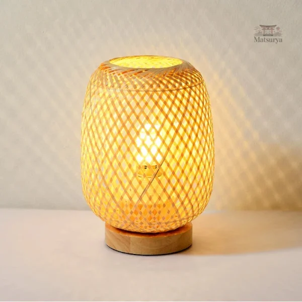 petite-lampe-japonaise-decorative-tissee-1 Petite lampe japonaise tissée décorative en design minimaliste