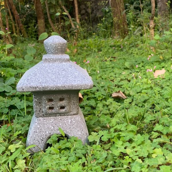 Détails d'une Statue Japonaise artisanale et élégante