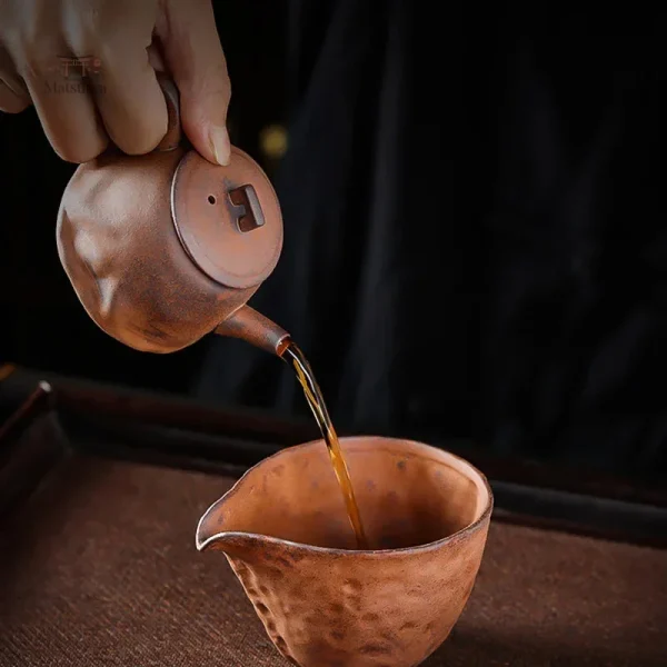 Théière japonaise élégante et fonctionnelle