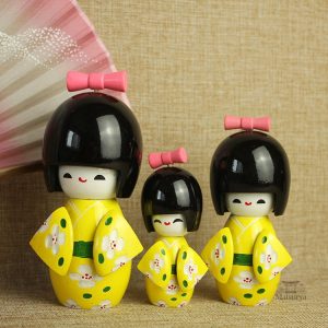 Petites poupées japonaises colorées