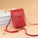 Accessoire élégant en cuir japonais, parfait pour les sorties