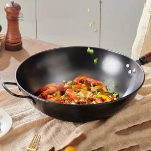 Wok japonais traditionnel pour sautés et plats asiatiques
