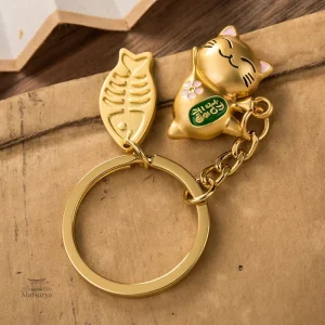 Porte-clef avec un chat heureux, symbole de chance