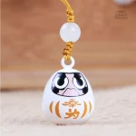 Accessoire porte-clef Daruma symbolique et décoratif