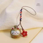 Accessoire porte-clés avec chat et inspiration de fleurs japonaises