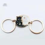 Porte-clés en métal avec motif de chat japonais