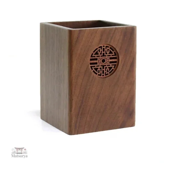 Porte-stylo décoratif en bois pour un espace de travail japonais