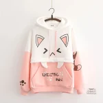 Vêtement japonais femme avec motifs kawaii et colorés