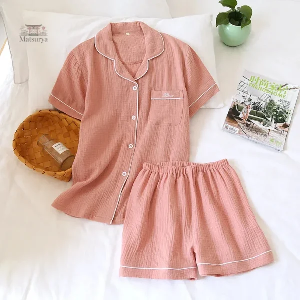 Pyjama féminin avec design japonais