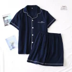 Mode nocturne femme avec motifs japonais