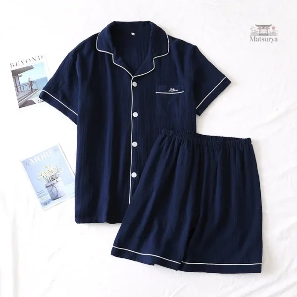 Mode nocturne femme avec motifs japonais