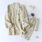 Vêtement de nuit japonais femme, motif félin