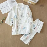 Pyjama élégant Japonais avec design floral