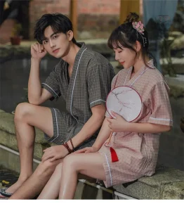 Vêtement de nuit japonais pour femme avec style traditionnel
