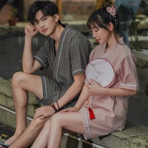 Vêtement de nuit japonais pour femme avec style traditionnel