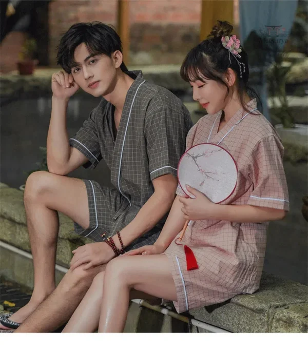 Vêtement de nuit japonais pour femme avec style traditionnel