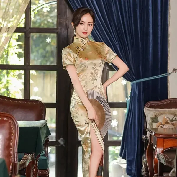 Robe élégante, influences japonaises pour femme moderne