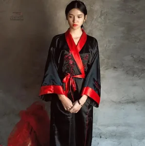 Robe de chambre soyeuse, inspiration japonaise