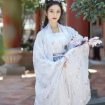 Robe Japonaise avec motifs traditionnels