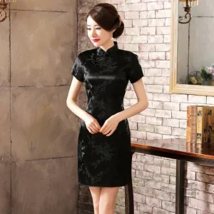 Robe japonaise avec motifs délicats pour un look unique