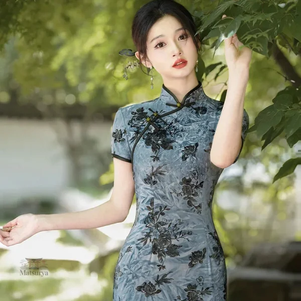 Robe en velours élégante et traditionnelle